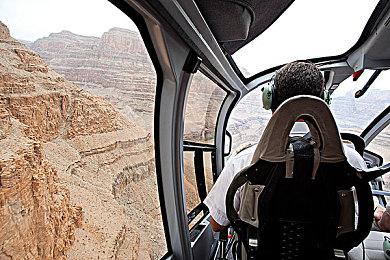 《鬼玩人：游戏》现已发售 登陆全平台